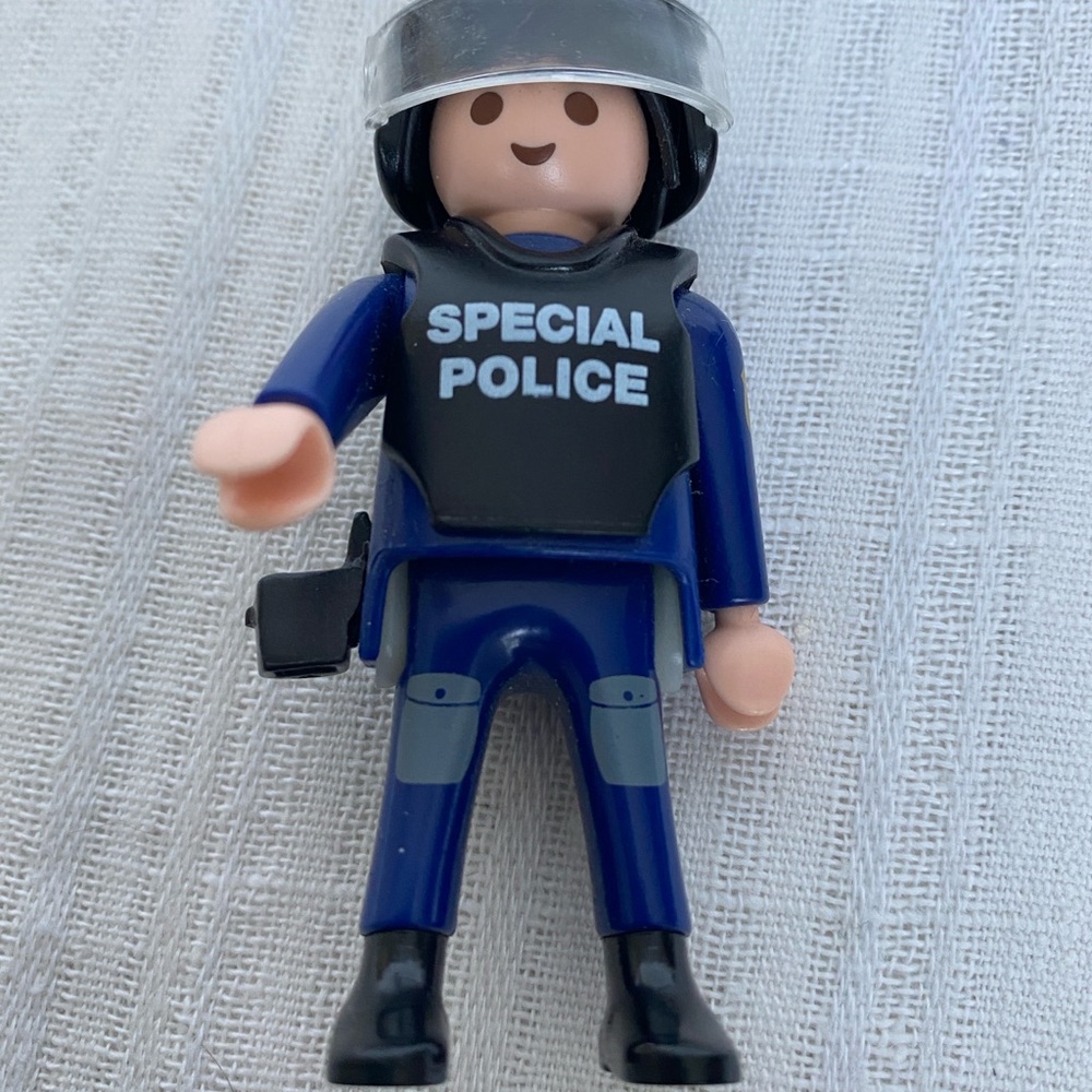 PLAYMOBIL Special Police SWAT Set - 2 Figures With German Shepherd & Accessories - Picture 4 of 8